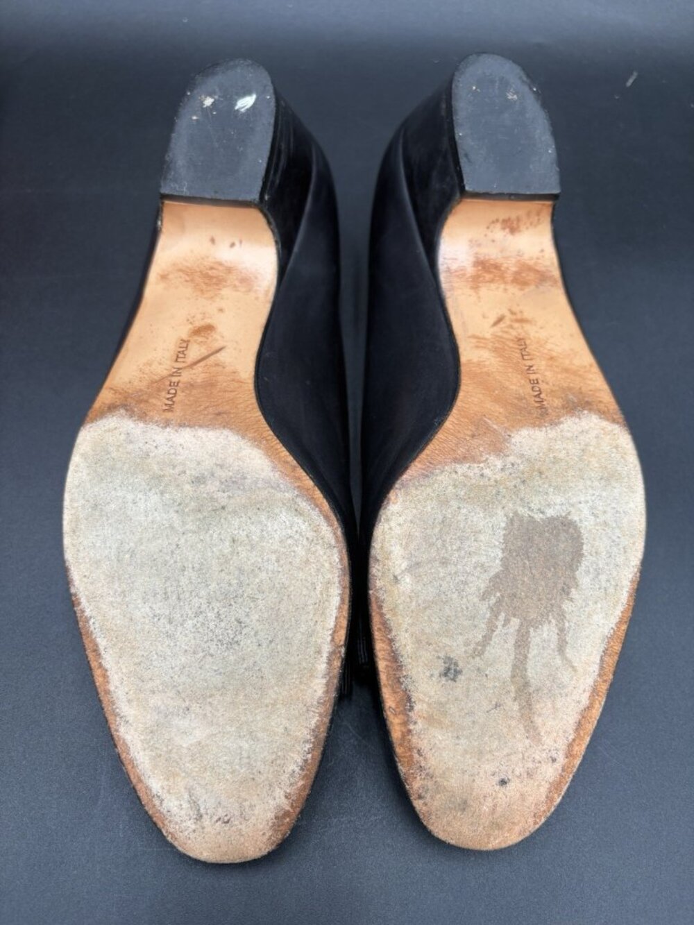 Salvatore Ferragamo Women's 8.5B Black Leather Pumps Boutique Toe Bow/ Gold Logo - Picture 10 of 12